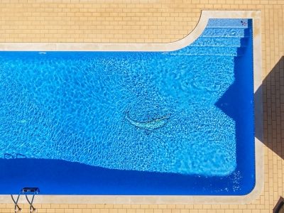 Zoom sur la piscine en kit béton